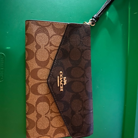 Gently used Coach wristlet. $100/obo - Picture 1 of 3